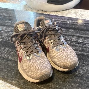 Nike Zoom Winflo 5 Size 9